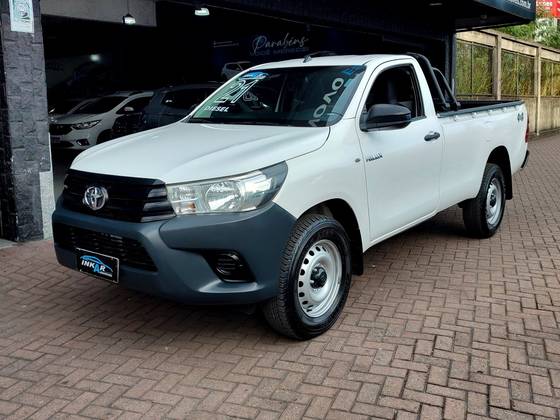 TOYOTA HILUX 2.8 D-4D TURBO DIESEL CS 4X4 MANUAL TOYOTA HILUX 2.8 D-4D TURBO DIESEL CS 4X4 MANUAL